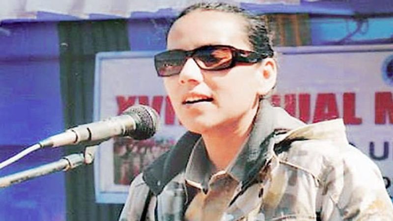 IPS संजुक्ता पराशर
2006 बैच की एक बहादुर IPS अफसर संजुक्ता पराशर "आयरन लेडी ऑफ़ असम " के नाम से फेमस हैं। संजुक्ता असम के सोनितपुर जिले में बतौर एसपी तैनात रही हैं। संजुक्ता ने बोडो उग्रवादियों के खिलाफ चलाए जा रहे ऑपरेशन में मुख्य भूमिका निभाई। उन्होंने 15 महीने के कार्यकाल में 16 आतकियों को ढेर किया था वहीं 64 को गिरफ्तार किया। संजुक्ता कई बार अपना सारा समय रिलीफ कैंपों में ही रहती हैं। वहां वो उन लोगों से मिलती हैं जिन्होंने अपना घर किसी हमले में खो दिया। संजुक्ता सोशल मीडिया पर भी खासा एक्टिव रहती हैं और युवाओं को पुलिस ज्वाइन करने के लिए प्रोत्साहित करती हैं।