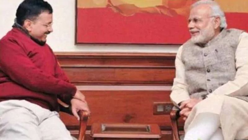 अरविंद केजरीवाल ने शपथ ग्रहण समारोह में आने के लिए पीएम मोदी को भी न्योता दिया है। इससे पहले दिल्ली चुनाव में जीतने के बाद पीएम मोदी ने अरविंद केजरीवाल को बधाई दी थी।