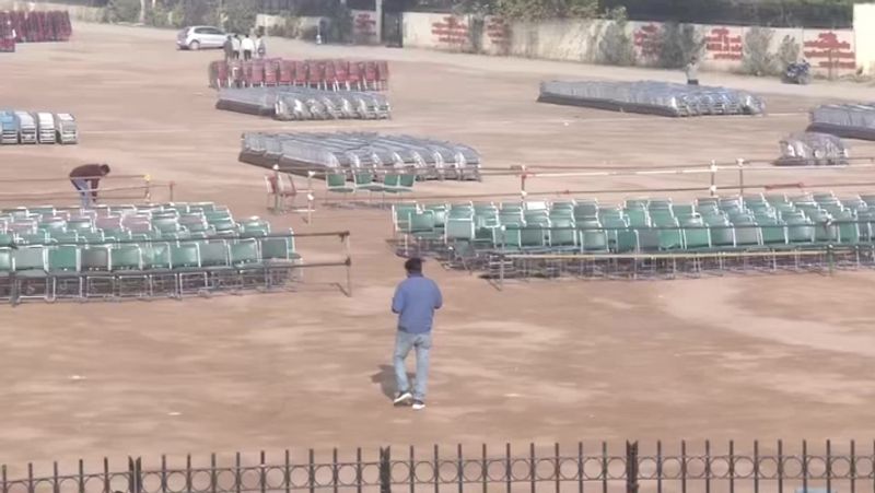 अरविंद केजरीवाल ने शपथ ग्रहण समारोह में आने के लिए पीएम मोदी को भी न्योता दिया है। इससे पहले दिल्ली चुनाव में जीतने के बाद पीएम मोदी ने अरविंद केजरीवाल को बधाई दी थी।