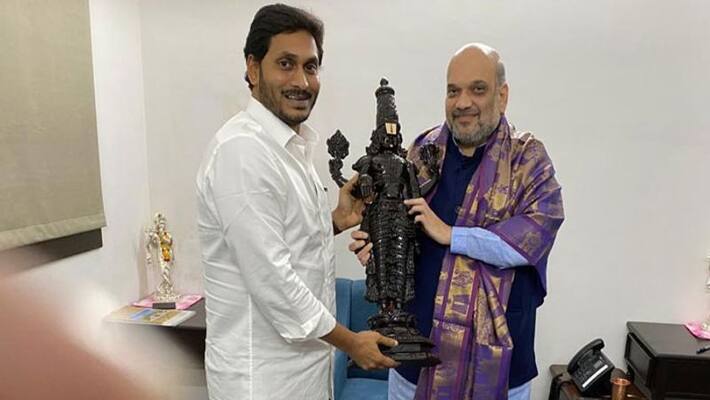 YS jagan meets Amit shah, presents memorandum YS jagan meets Amit shah, presents memorandum