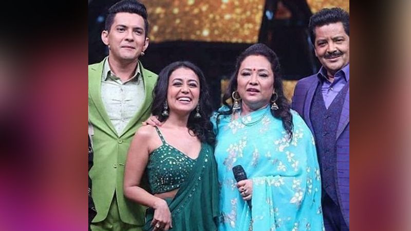 नेहा कक्कड़ ने भी आदित्य की मम्मी से बात करते-करते उन्हें सासू मां बोलती हुई देखी गई हैं। आदित्य के घरवालों ने नेहा को अपनी बहू के तौर पर स्वीकार कर लिया था।