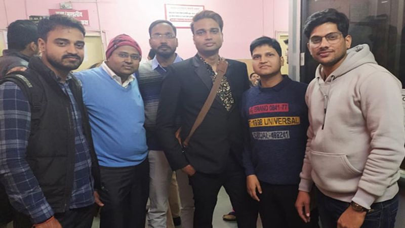 "नौकरी के दौरान ही मेरी तबियत बहुत ज्यादा खराब हो गई। मुझे जॉन्डिस हो गया। इसके बाद मुझे वापस घर आना पड़ा। लगभग 2 महीने के इलाज के बाद मेरी तबियत में सुधार हुआ तो मैंने वापस फिर से नौकरी ज्वाइन करने के लिए सोचा। लेकिन शरीर इतना कमजोर हो गया था कि मेरी हिम्मत नहीं पड़ रही थी।"