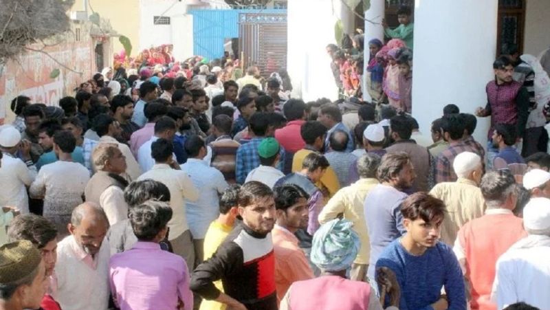 अपर पुलिस अधीक्षक अजय प्रताप सिंह ने बताया, घर में कुल 5 सदस्य मौजूद थे। जिसमें महिला और 2 बच्चों समेत तीन लोगों की हत्या हुई। बाकी बचा महिला का पति और उसका छोटा भाई। ये दोनों गांव में ही परचुन की दुकान चलाते हैं।