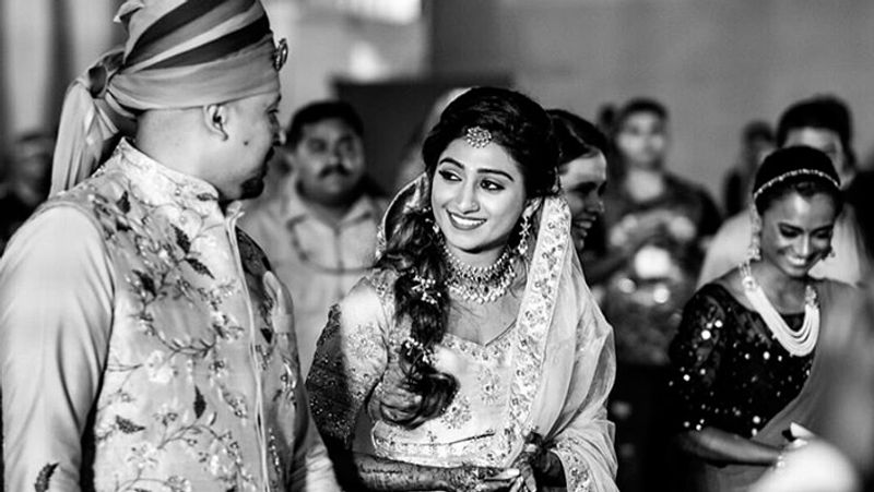 मोहिना कुमारी रीवा के राजा पुष्पराज सिंह जूदेव की बेटी हैं। एक्ट्रेस ने 8 फरवरी, 2019 को गोवा में सुयश के साथ सीक्रेट सगाई की थी।