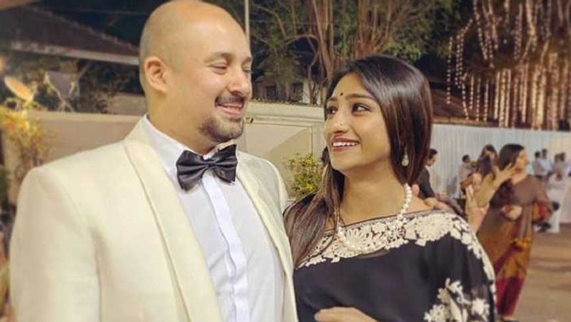 रीवा की रॉयल फैमिली से बिलॉन्ग करने वाली मोहिना एक ट्रेंड डांसर हैं और एक्ट्रेस के साथ कोरियोग्राफर भी हैं।