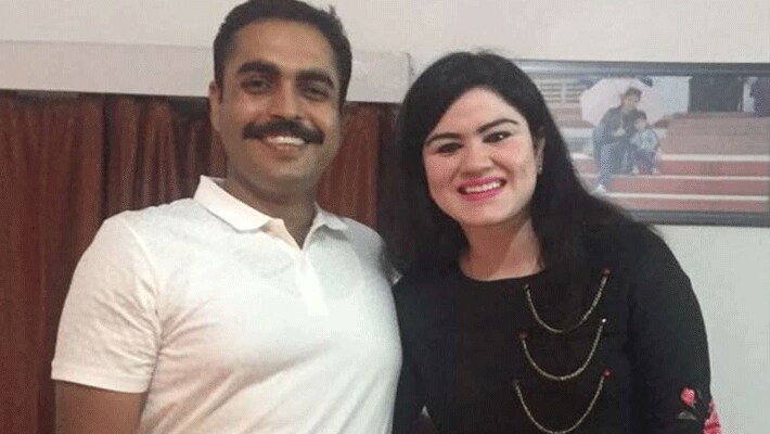 अंकिता ने बताया था कि UPSC तैयारी के दौरान मेरी शादी हो गई थी। पति विवेकानंद शुक्ला आर्मी में मेजर हैं और वर्तमान में मुंबई में पोस्टेड हैं। ड्यूटी के दौरान पति का जम्मू-कश्मीर, हैदराबाद, झांसी जैसे शहरों में ट्रांसफर हुआ तब उनके साथ रहते हुए दो बार यूपीएससी दिया लेकिन सक्सेस नहीं मिली।