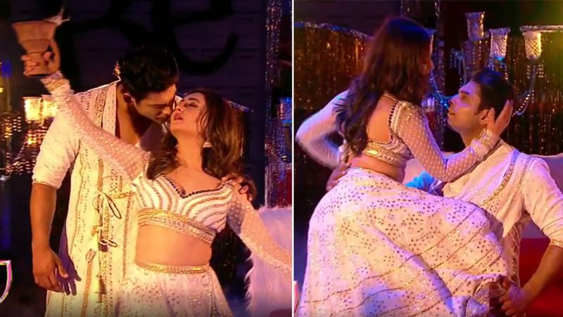 दरअसल, बिग बॉस फिनाले में सभी कंटेस्टेंट्स स्टेज परफॉर्मेंस देते भी नजर आएंगे, जिनके प्रोमो वीडियो सोशल मीडिया पर शेयर किए गए हैं। इस वीडियो में सिद्धार्थ शुक्ला और रश्मि देसाई दीपिका पादुकोण के गाने 'अंग लगा दे' पर रोमांटिक होते नजर आ रहे हैं।