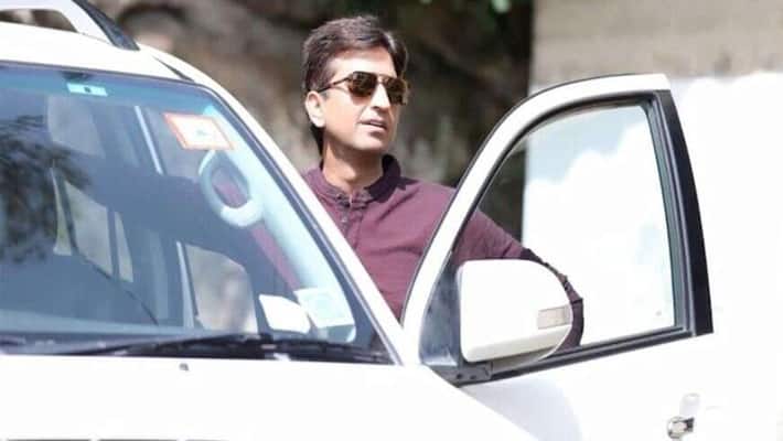 kumar vishwas car stolen from outside his house KPU kumar vishwas car stolen from outside his house KPU