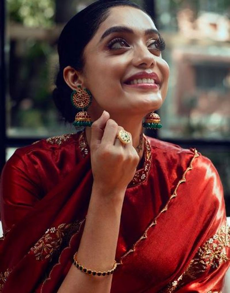 tamil heroines red color hot dress photo gallery