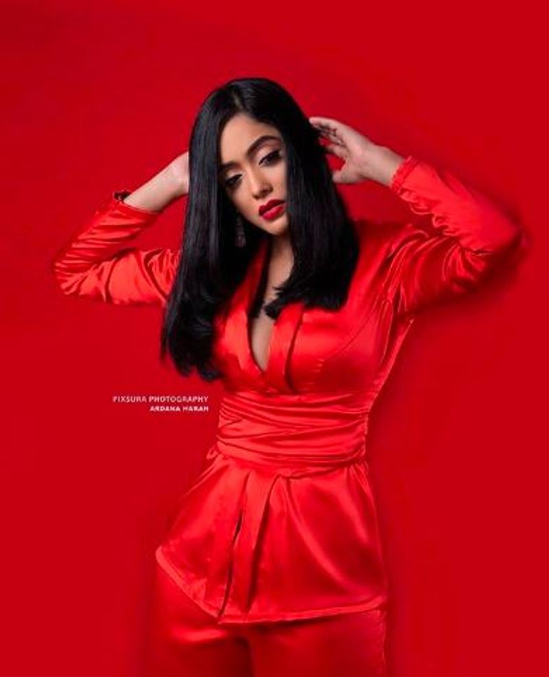 tamil heroines red color hot dress photo gallery