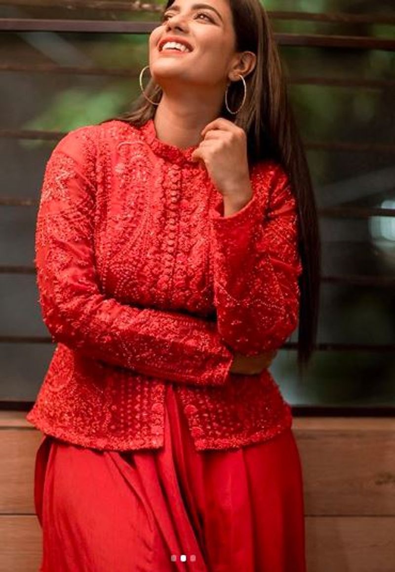 tamil heroines red color hot dress photo gallery