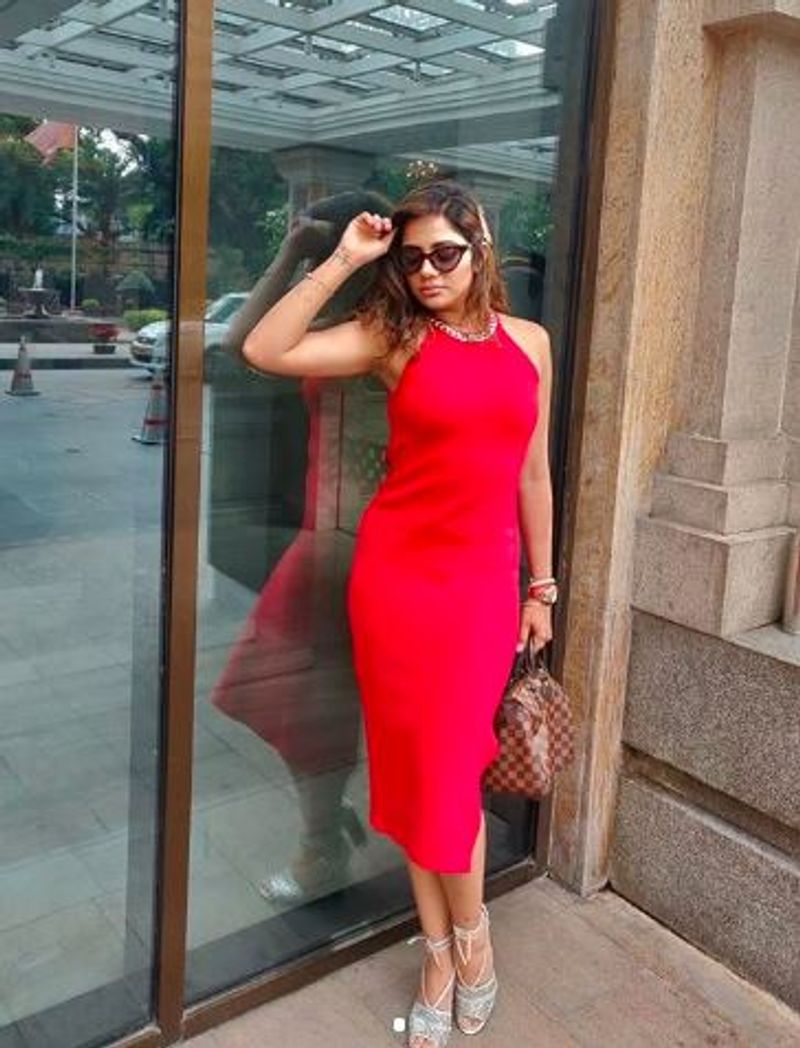 tamil heroines red color hot dress photo gallery