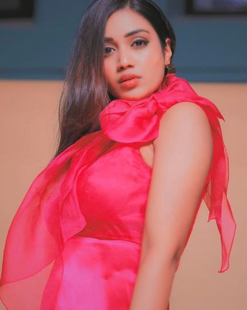 tamil heroines red color hot dress photo gallery