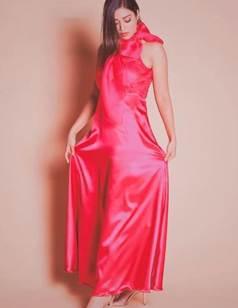 tamil heroines red color hot dress photo gallery
