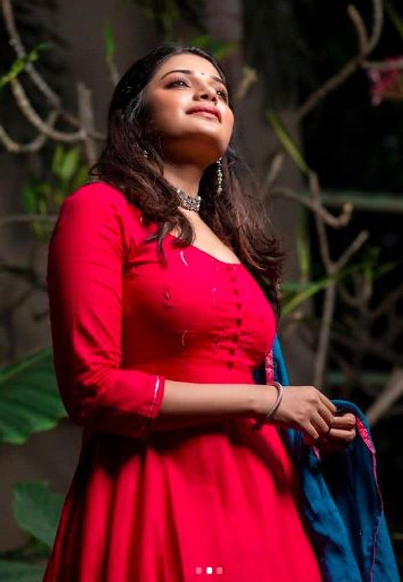 tamil heroines red color hot dress photo gallery