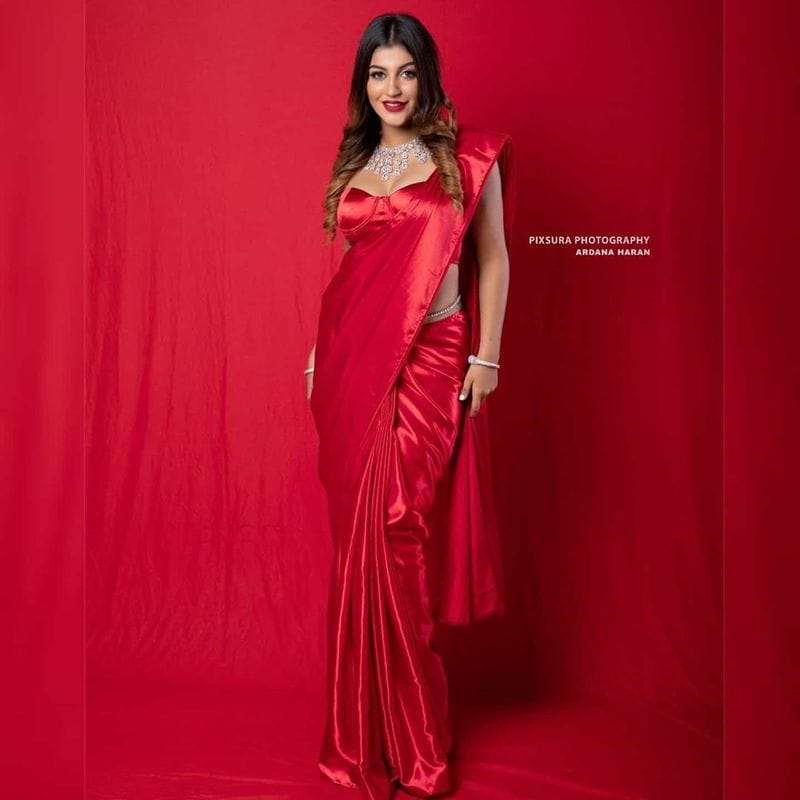 Big Boss Fame Yashika Anand Secret Tattoo Show in Hot Red Saree Photo Shoot