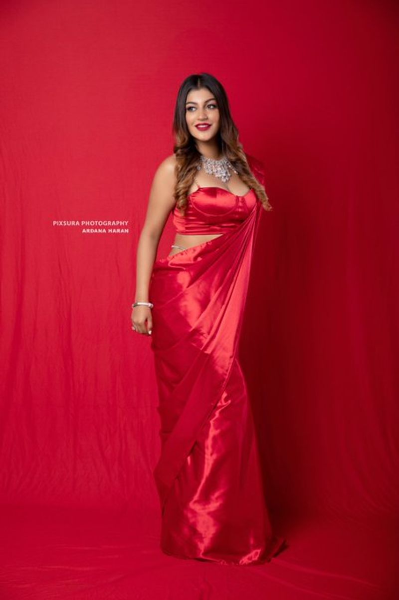 Big Boss Fame Yashika Anand Secret Tattoo Show in Hot Red Saree Photo Shoot