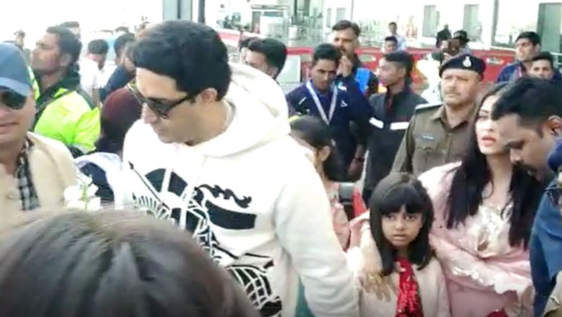 बच्चन परिवार जहांनुमा रिट्रीट में रुका है। बताया जा रहा है कि जन्मदिन मनाने के बाद सभी लोग शाम तक मुंबई लौट जाएंगे।