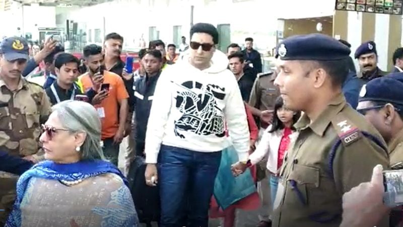 बच्चन परिवार के अचानक भोपाल पहुंचने की सूचना के बाद स्थानीय प्रशासन ने श्यामला हिल्स स्थित अंसल अपार्टमेंट में सुरक्षा व्यवस्था बढ़ा दी है। यहीं पर जया बच्चन की मां इंदिरा रहती हैं।