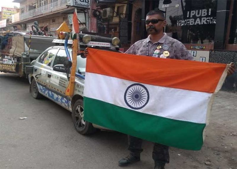 मैंने हर शहीद के घर की मिट्टी ली , मैंने उस श्मशान भूमि की मिट्टी भी जमा की, जहां उनकी अंत्येष्टी हुई थी। इस मिट्टी को यहां युद्ध स्मारक में इस्तेमाल किया गया है। यह मिटटी यहां रखी गई है। यह हम सभी को इन शहीदों के बलिदान को सदैव याद रखने और इस देश को आतंकवाद मुक्त बनाए रखने के लिए प्रेरणा देती रहेगी।
