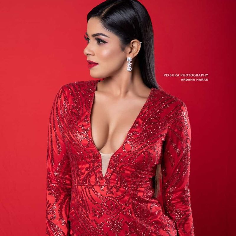 Bachelor Movie Heroine Divya Bharathi Hot Photos