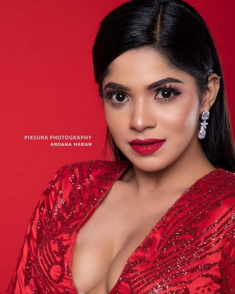 Bachelor Movie Heroine Divya Bharathi Hot Photos