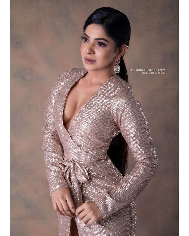 Bachelor Movie Heroine Divya Bharathi Hot Photos