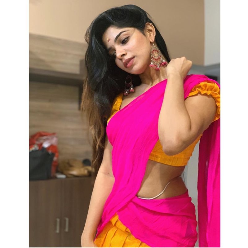 Bachelor Movie Heroine Divya Bharathi Hot Photos