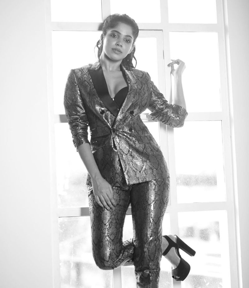 Bachelor Movie Heroine Divya Bharathi Hot Photos