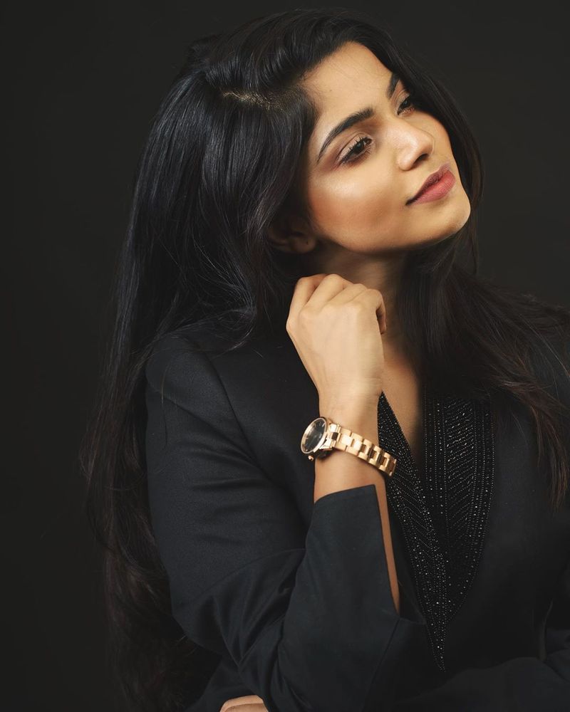 Bachelor Movie Heroine Divya Bharathi Hot Photos