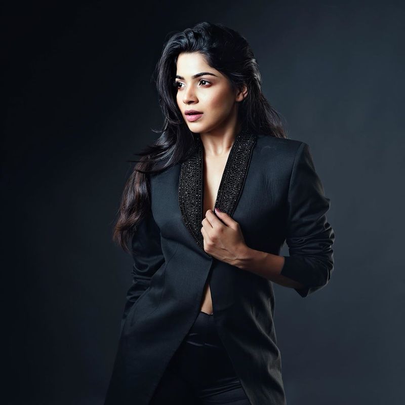 Bachelor Movie Heroine Divya Bharathi Hot Photos
