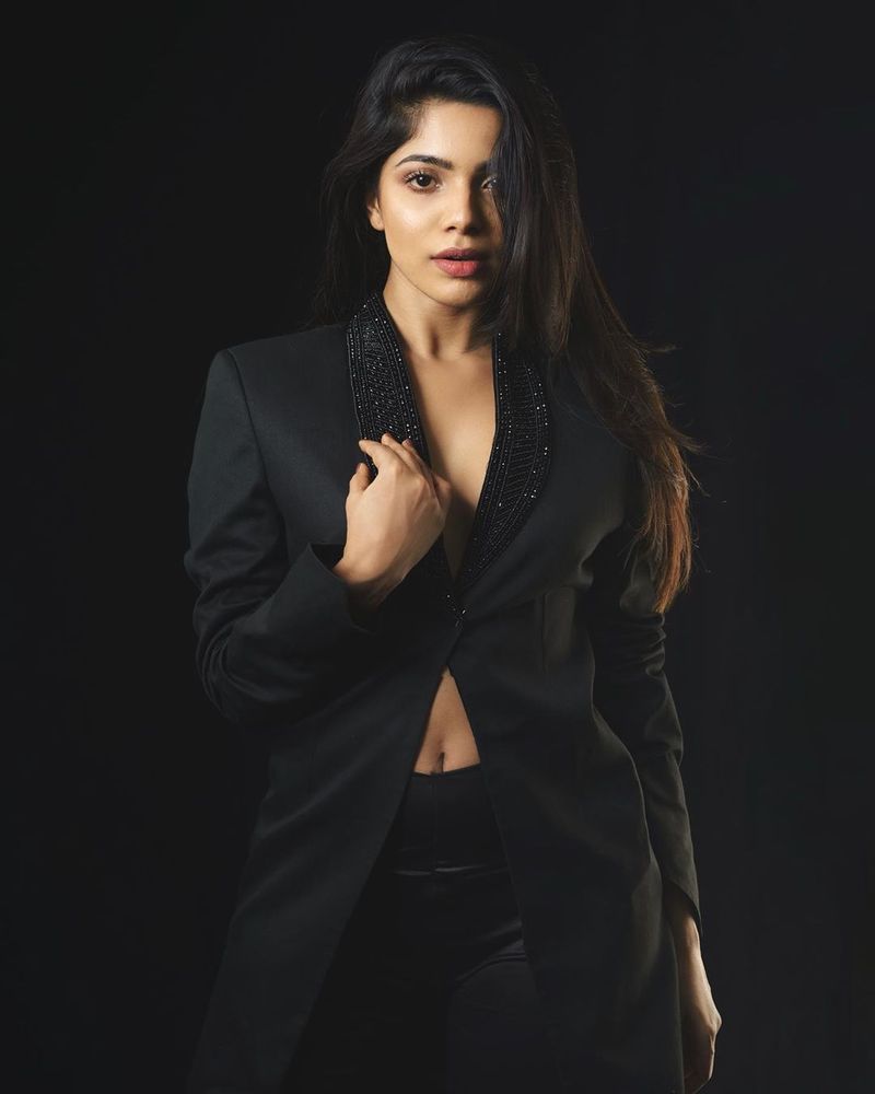 Bachelor Movie Heroine Divya Bharathi Hot Photos