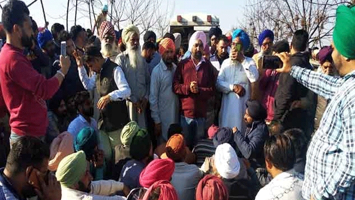 घटना के बाद इलाके में अफरा-तफरी का माहौल बना हुआ है। वहीं मृत बच्चों के परिजन बुरी तरह से चीख रहे हैं। हादसा इतना भयानक था कि मां-बाप अपने बच्चों की शक्ल तक नहीं पहचान सके।