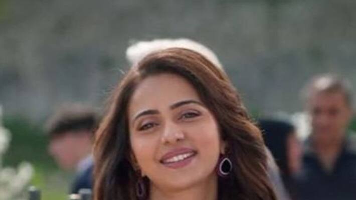 Actress Rakul Preet singh Help 200 Families with Food In Delhi Gurgaon Actress Rakul Preet singh Help 200 Families with Food In Delhi Gurgaon