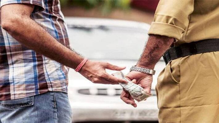 karnataka officials asking for bribe at state border even rt pcr test result on hand karnataka officials asking for bribe at state border even rt pcr test result on hand