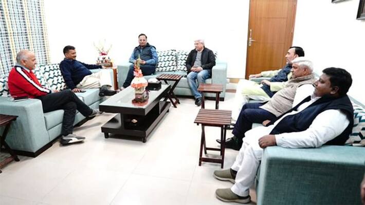 Kejriwal gave dinner to his colleagues, discussed to fulfill the promises included in the guarantee card kpm Kejriwal gave dinner to his colleagues, discussed to fulfill the promises included in the guarantee card kpm