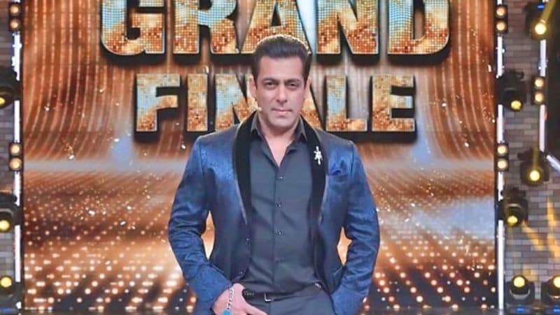 बिग बॉस सीजन 13 में रहे सबसे ज्यादा कंटेस्टेंट : पिछले 12 सीजन के मुकाबले इस बार कंटेस्टेंट्स की संख्या सबसे ज्यादा रही। पहले दिन एंटर हुए हाउसमेट्स और वाइल्ड कार्ड एंट्रीज मिलाकर कुल 22 कंटेस्टेंट्स इस सीजन में शामिल हुए।