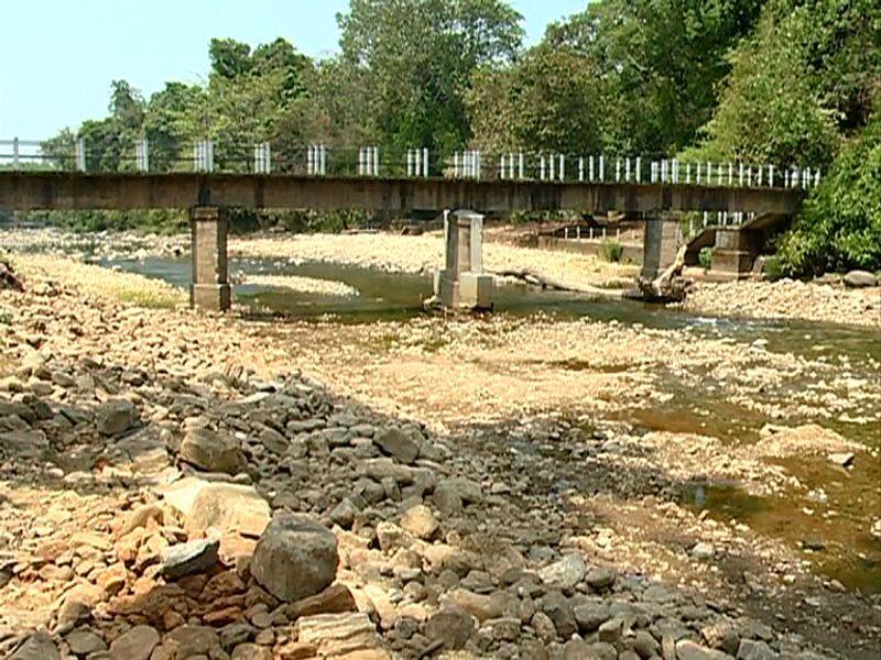Adivasi families inside aralam farm shift to river banks as water scarcity intensifies
