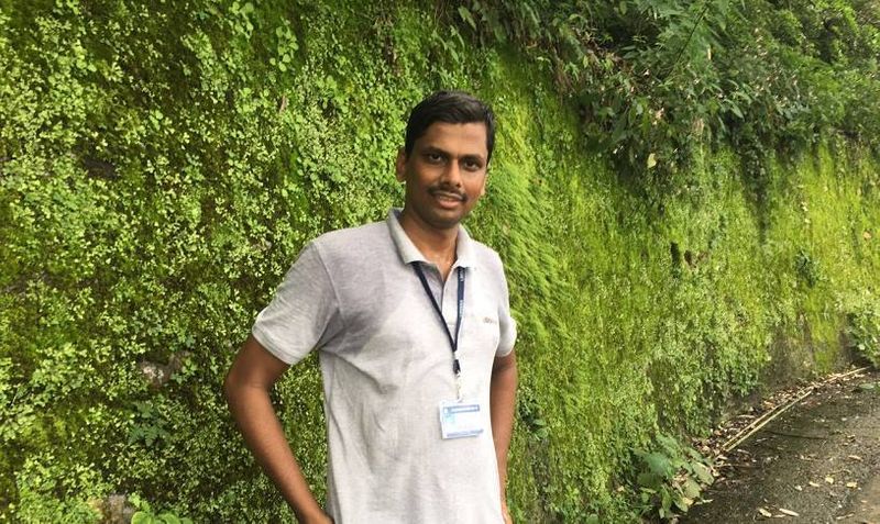 इसलिए एलमबहावत ने भी मन लगाकार पढ़ाई की। वे स्कूली दिनों में पढ़ाई में अच्छे थे। पर उन्हें कई तरह की मुश्किलों का सामना करना पड़ा। दरअसल एलमबहावत 12वीं में थे जब उनके सिर से पिता का साया उठ गया। इस दौरान उनकी घर की स्थिती दिन पर दिन खराब होती चली गई, ऐसे में उन्हें पढ़ाई भी छोड़नी पड़ी। पढ़ाई छोड़ वे काम करने लगे।
