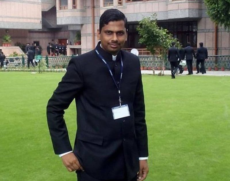 गांव के लोगों और टीचर की मदद से उन्हें तमिलनाडु सरकार की तरफ से नि: शुल्क सेवा कोचिंग पाई। सफलता पाने से पहले एलमबहावत सिविल सर्विल की परीक्षा में करीबन 5 बार मेन्स और तीन बार इंटरव्यू में फेल हुए हैं।