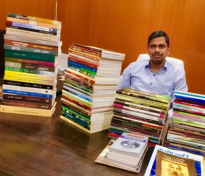 जिसके बाद उन्होंने तमिलनाडु पब्लिक सर्विस कमिशन की परीक्षा को पास कर लिया। यहां उन्होंने स्टेट गर्वमेंट ग्रुप 1 सर्विस जॉइन की। नौकरी ज्वाइन करने के बाद भी उन्होंने यूपीएससी की तैयारी करना नहीं छोड़ा, स्टेट गर्वमेंट की नौकरी में वो असिस्टेंट डायरेक्टर (पंचायत) और डीएसपी के तौर पर कार्यरत थे, यहां वो नौकरी के साथ तैयारी करते थे, पहले सभी प्रयास में असफल होने के बाद आखिरी अटेम्प्ट में उन्होंने यूपीएससी की परीक्षा को क्रैक कर लिया। लगातार प्रयास के बाद साल 2015 में उन्होंने सिविल सर्विस की परीक्षा में 117वीं रैंक हासिल की।