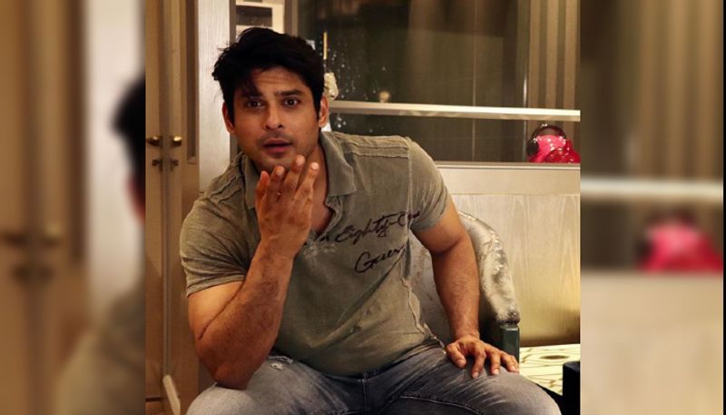 টেলি দুনিয়ায় সিদ্ধার্থ ২০০৮ সালে তাঁর কেরিয়ার শুরু করেছিলেন। ১৯৮০ সালে ১০ ডিসেম্বর মুম্বইতে জন্মেছিলেন সিদ্ধার্থ। উত্তরপ্রদেশের দম্পতি অশোক শুক্লা ও রিতা শুক্লার ঘরে জন্মগ্রহণ করেছিলেন তিনি। খুব ছোট বয়সেই বাবাকে হারান সিদ্ধার্থ তাই তার জীবন এতটাও সহজ ছিল না। প্রচুর বাধা বিপত্তি কাটিয়ে তিনি সফলতার শীর্ষে পৌঁছন।