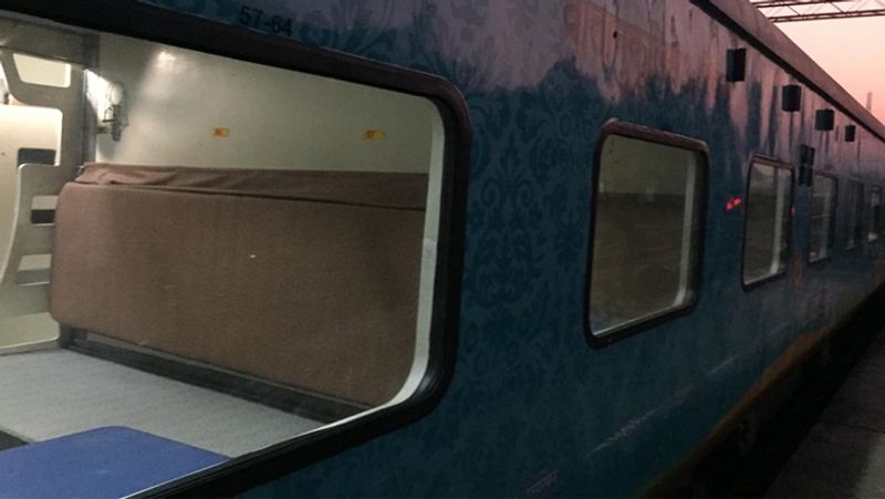 ट्रेन को ध्यान में रखते हुए कुल 9 टूर पैकेज डिजाइन किए हैं, जिनका शुल्क 6010 रुपये से लेकर 14950 रुपये के बीच रखा गया है। एक अफसर ने बताया, आने वाले समय में ट्रेन का ऑनलाइन टिकट बुक करते समय टूर पैकेजों का लिंक अपने आप दिखने लगेगा। चाहें तो टिकट के साथ ही ये पैकेज बुक कर सकेंगे।
