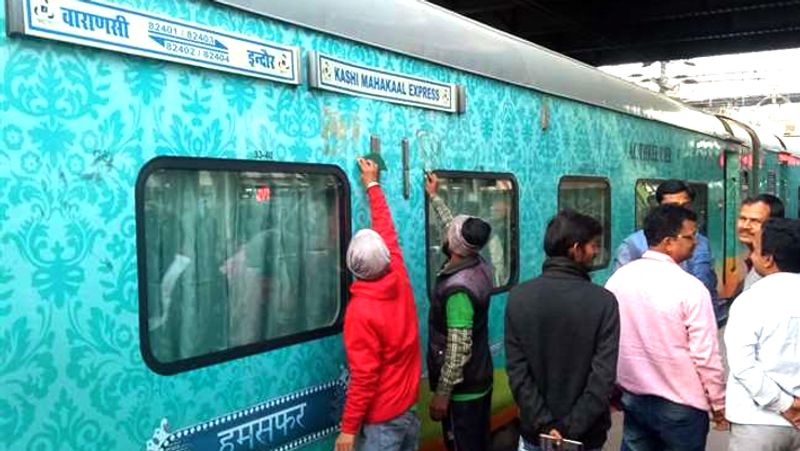 पैंट्री कार और दो ब्रेकवॉन कोच के अलावा ट्रेन में कुल 9 एसी थ्री कोच होंगे। हर कोच में 5 सुरक्षाकर्मी होंगे, कुल 1080 सीटें होगी।