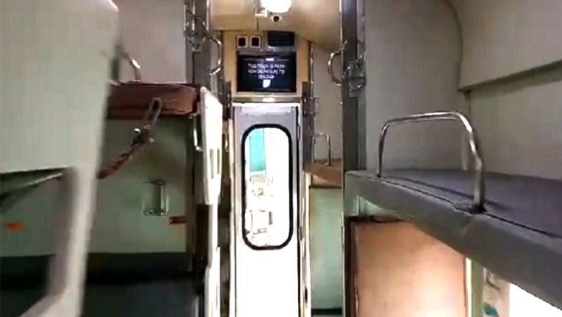 ट्रेन हफ्ते में दो दिन मंगलवार व गुरुवार को वाराणसी से चलकर लखनऊ, कानपुर, बीना, भाेपाल, उज्जैन होते हुए इंदौर तक पहुंचेगी। इंदौर से बुधवार व शुक्रवार को उज्जैन, भोपाल, बीना, लखनऊ होकर वाराणसी पहुंचेगी।