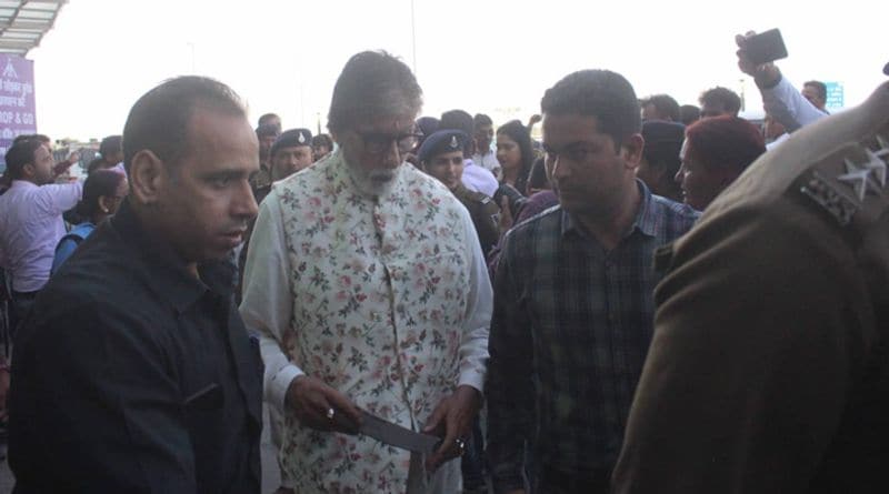सास इंदिरा भादुड़ी का जन्मदिन मनाने शनिवार को भोपाल आए अमिताभ बच्चन।