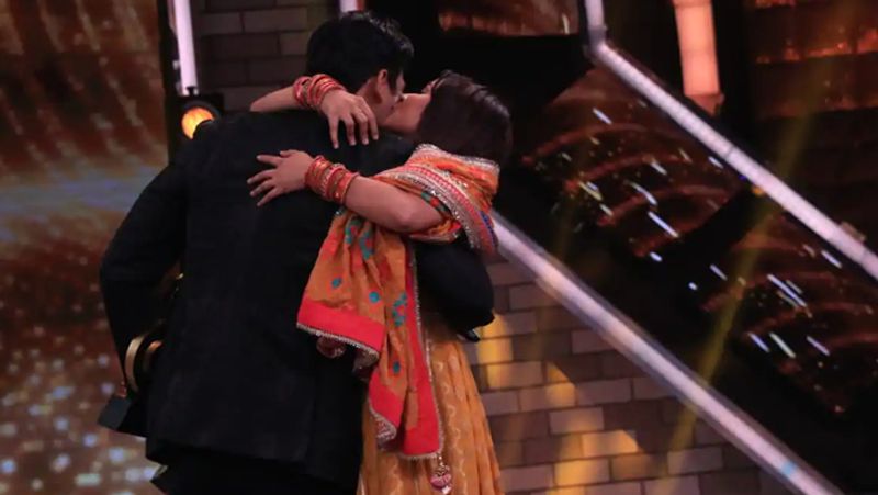 सिद्धार्थ और शहनाज को फैंस सिडनाज के नाम से भी पुकारते हैं। सिद्धार्थ को भी शहनाज के साथ रहना काफी पसंद है। गौरतलब है कि शहनाज गिल ग्रैंड फिनाले में टॉप 2 से बाहर हो गई थीं।