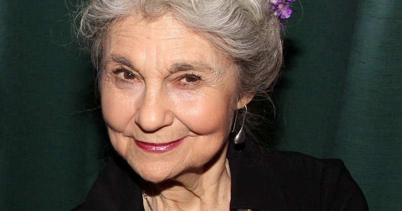 Broadway star Lynn Cohen, who was seen in the famous series Sex and the City, passed away at the age of 86.