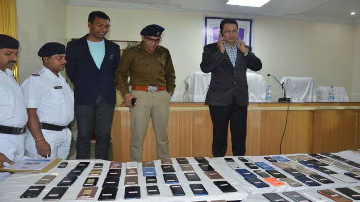 Chandannagore police recovers more than two hundred lost mobiles Chandannagore police recovers more than two hundred lost mobiles