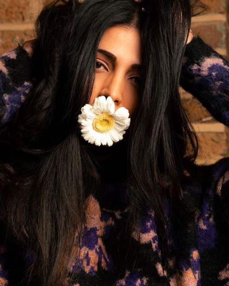 shruthihassan latest valentines day special photos goes viral